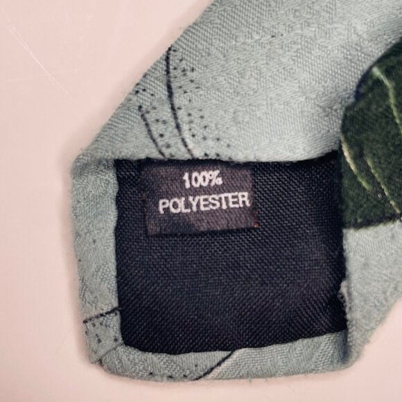 ✨ 2 for 20 ✨ Fun Disney Mickey Unlimited Hockey with Goofy Necktie - Picture 6 of 8